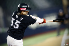 kt 위즈, 한화 꺾고 4연승…리그 8위 도약