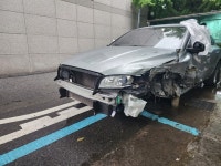 수원 팔달구서 70대 운전자 차량 역주행…운전자 급발진 주장