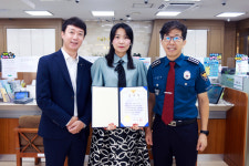 안양만안경찰서, 보이스피싱 피해 막은 은행 직원 감사장 수여