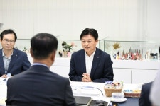 조용익 부천시장, K-뷰티 핵심 기업 우정테크 방문