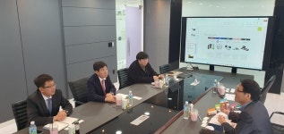 경기중기청, 한솔생명과학 방문...K-뷰티 수출 기업 현장 목소리 청취
