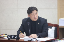 [수원시의회 행정사무감사 3일차] 수원시 단수 미흡한 대처·보상절차 지적…재난안전문자 등 상황 알렸어야
