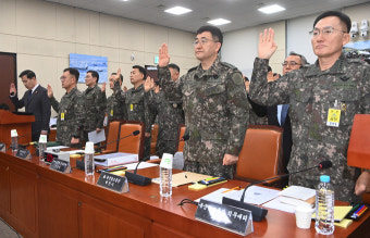 [포토] '내란국조특위' 증인 선서하는 군 증인들