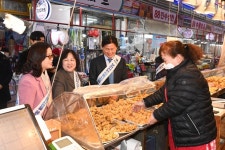 조용익 부천시장, 설명절 맞아 전통시장 방문···민생경제 회복 최우선