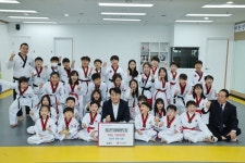 군포시 최강드림태권도장, 태권도 공연 모금 이웃돕기 성금 기탁