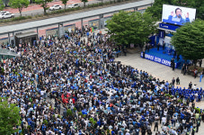 테오성남지사 | 성남 찾은 이재명 “성남시장·도지사 사용 후기 널리 알려 달라”