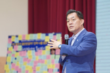 AI 연구원·모델·유튜버 허성범, 수원 청소년 진로특강 나서