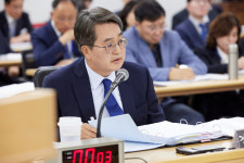 [경기도 국감] 건강한 지적은 인정·정쟁 야기는 반박…위기대응 돋보인 김동연
