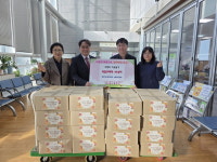 은혜장로교회, 사랑의 과일 꾸러미 44상자 부곡동주민센터에 전달