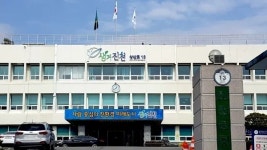 진천군청 공무원, 개인정보 유출 혐의로 고소 당해…송기섭 진천군수도 포함