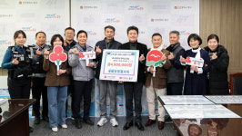 인천중부경찰서 영종지구대·생활안전협의회, 중학생 장학금 450만 원 기탁