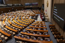 與 경기지사 주자 전·현직 의원 5인, 법안 대표발의·처리 수 ‘대조’