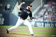 '장단 14안타' KT 위즈, 두산 상대 8-1 승리…4연승 질주