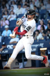 힐리어드 '멀티 홈런' 폭발…KT 위즈, NC에 10-3 승리