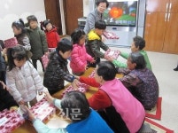 삼척 도계한빛유치원, 알뜰장터 수익금 전달