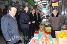 최문순 도지사 복지시설 및 양구중앙시장 방문