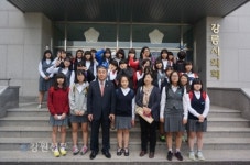 강릉여자중학교 학생들, 강릉시의회 방문