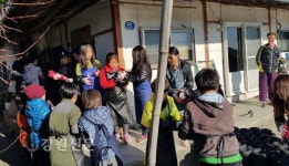 강릉 운양초교 학생 연탄배달봉사