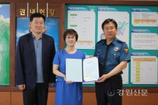 보이스피싱 피해막은 동춘천농협 박선희 팀장에 감사장 전달