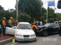 동해 3중 추돌 교통사고, 운전자 2명 병원 이송