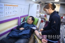 양구군청 버스 주차장에서 공무원 및 일반주민 대상으로 단체헌혈 실시