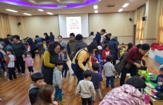 화천어린이도서관, 어린이 나눔장터 눈길