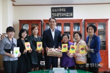 인제 문해교육생, 카네이션 전달