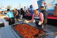 춘천시, 막국수닭갈비축제 성황리 폐막!