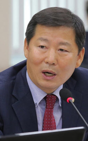 이철규 의원, 대학 141개 인조잔디, 중금속 검출