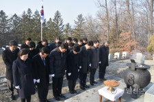 더불어민주당 강원도당, 충열탑 참배