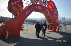 이병선 속초시장, 붉은대게 속초 축제장 점검