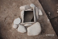 강원대 중앙박물관, 청동기시대 석관묘·인골 복원 전시