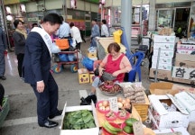 조인묵 양구군수, 추석 장보기 전통시장 방문
