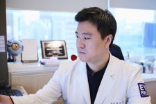 아이리움안과 렌즈 삽입술 부작용 예방을 위한 연구 성과, 세계적 인정