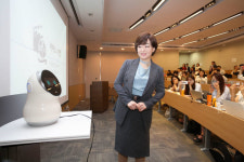 LG CNS, 첨단 금융서비스 구현…챗봇으로 금융 거래하고 AI 비서가 상품 추천