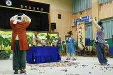 큰들문화예술센터, 통영잠포학교서  신명나는 마당극