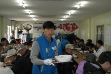 창원시시설관리공단 노조, 무료급식소서 봉사