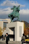 ☞ 창원 최윤덕 장상 동상 논란