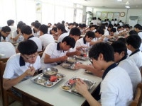 함양중, 우리들농장서 기증받은 산양삼 시식