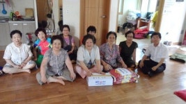 진해구 경화동주민자치위, 경로당에 쌀·떡 전달