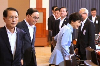 박 대통령, 여야 5자회담 제안 … 민주 “영수회담 먼저”