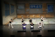 ‘빵’ 터지는 코믹 뮤지컬 ‘프리즌’