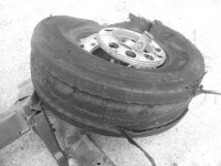 “불량 타이어가 사고 유발, 보상하라”