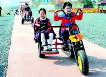 환경 살리는 자전거 타고…