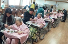 함양군 유림면사무소, 지리산실버타운서 봉사