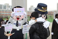 함안경찰서, 경찰·학교 프리허그 캠페인