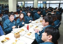 현대重 “닭·오리고기 식단 올려 축산농가 도와요”