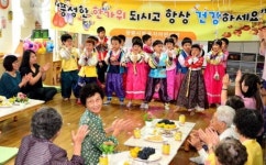 할머니·할아버지 웃게한 재롱잔치