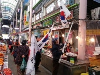 창원 가음정 전통시장 ‘나라사랑 태극기 달기 운동’