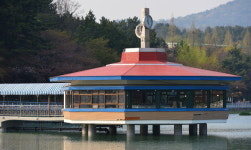 창원 용지호수공원 수상휴게소 새단장